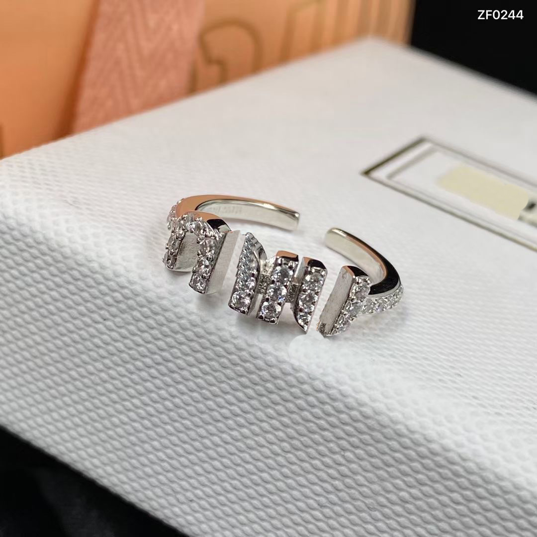 Fashion Style Jewelry Rings Classic Charm Design Ring Premium Accessories Young Popular Style Luxury International Brand Adjustable Silver Plating Never Fade
Fashion Style Jewelry Rings Classic Charm Design Ring Premium Accessories Young Popular Style Luxury International Brand Adjustable Silver Plating Never Fade