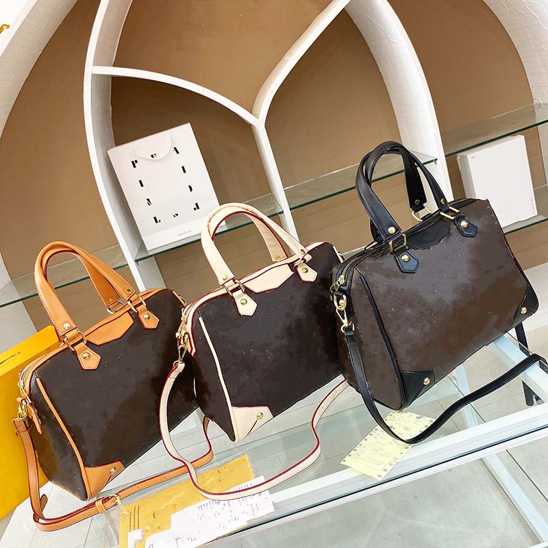 2022 Fashion designer messenger bag Classic flower handbag PU leather women's dinner bag can be matched at will, Brown
2022 Fashion designer messenger bag Classic flower handbag PU leather women's dinner bag can be matched at will, Brown