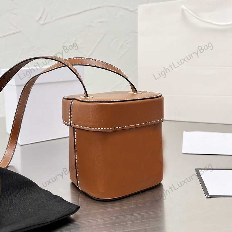 3A designer CrossBody Bag mini Shoulder Wallets Womens fashion Real Leather classic luxury cross boby Female Purses 2201101, Red
3A designer CrossBody Bag mini Shoulder Wallets Womens fashion Real Leather classic luxury cross boby Female Purses 2201101, Red