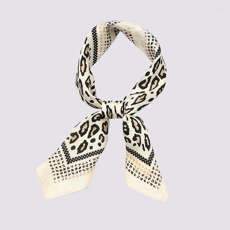 Scarves Leopard Print Square Neck Scarf Female Classic Design Silky Bandana Decorated Headband Neckwear
Scarves Leopard Print Square Neck Scarf Female Classic Design Silky Bandana Decorated Headband Neckwear
