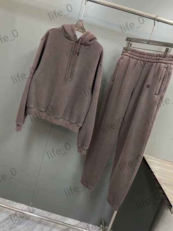 Mild Fleece Womens Two Pieces Pants Conventional drawstring Hoodies Tops Elastic Waist Bunch Foot Designer Trousers Fashion Brand Woman Tracksuit 2 Colors 1970
Mild Fleece Womens Two Pieces Pants Conventional drawstring Hoodies Tops Elastic Waist Bunch Foot Designer Trousers Fashion Brand Woman Tracksuit 2 Colors 1970