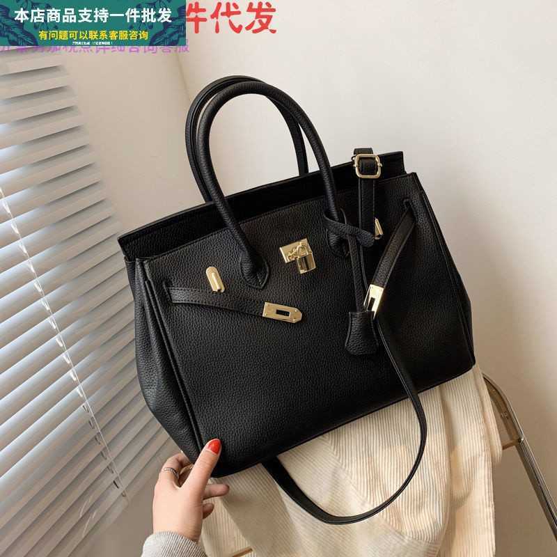 h bag Shoulder Birkins Designer bag H ermese Handbags Textural women 2022 New Fashionable and Versatile One Crossbody Handheld Large, Gray trumpet
h bag Shoulder Birkins Designer bag H ermese Handbags Textural women 2022 New Fashionable and Versatile One Crossbody Handheld Large, Gray trumpet