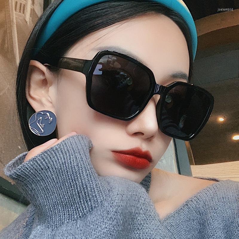 Sunglasses Fashion Plastic Big Frame Retro Classic Trend For Men And Women Luxury Outdoor Sun Glasses
Sunglasses Fashion Plastic Big Frame Retro Classic Trend For Men And Women Luxury Outdoor Sun Glasses
