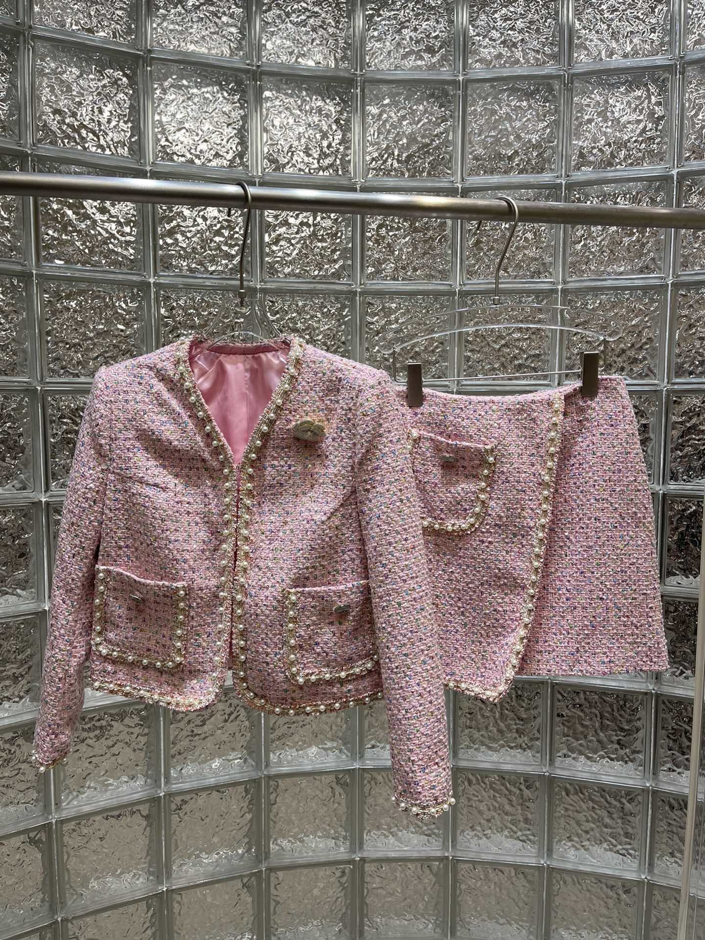 Chan home Women's Two Piece Sets2022 new autumn winter two-piece fashion logo tweed jacket short skirt womens autumn sexy suit designer casual spring women coat gift, Pink
Chan home Women's Two Piece Sets2022 new autumn winter two-piece fashion logo tweed jacket short skirt womens autumn sexy suit designer casual spring women coat gift, Pink