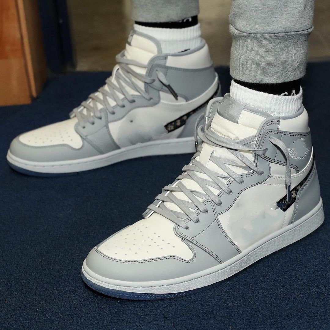 5A Luxury Designer Man Casual Shoes Pure Original Version of High-grade Joint White-gray Luxury Pairs of Sneakers Dunks CN8607, Grey
5A Luxury Designer Man Casual Shoes Pure Original Version of High-grade Joint White-gray Luxury Pairs of Sneakers Dunks CN8607, Grey