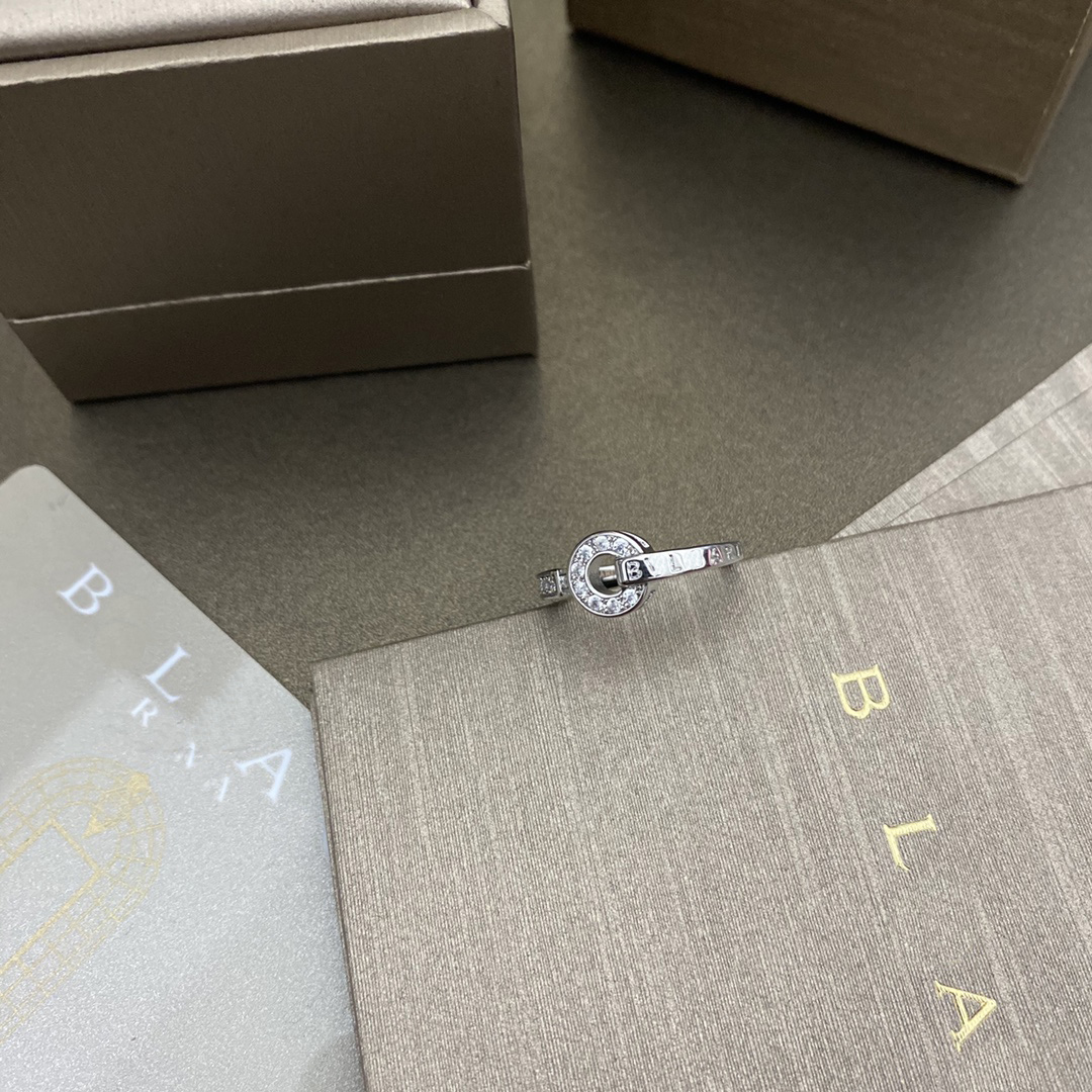 Luxury Exquisite Opening Ring Designer High end Jewelry Ring Hot Season Fashion Style Selected Quality Gift for Male and Female Dating Small Design Never Fade
Luxury Exquisite Opening Ring Designer High end Jewelry Ring Hot Season Fashion Style Selected Quality Gift for Male and Female Dating Small Design Never Fade