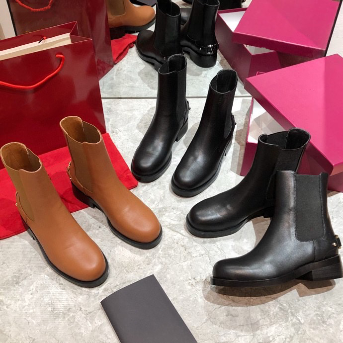 Designer Boots Luxury Brand Genuine Leather Martin BOOTS Ankle Booties Woman Short BOOT Sneakers Trainers Slipper Sandals by topshoe99 092, # box
Designer Boots Luxury Brand Genuine Leather Martin BOOTS Ankle Booties Woman Short BOOT Sneakers Trainers Slipper Sandals by topshoe99 092, # box