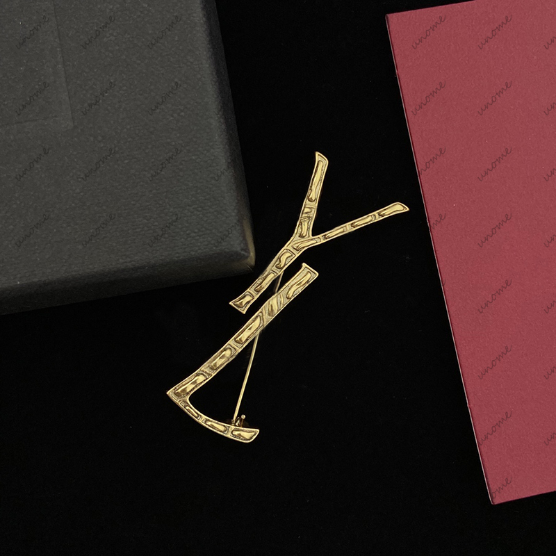 Retro Women Pins Pearl Brooches Luxurys Designers Letter Gold Brooch Pin For Suit Dress Fashion Brooches For Wedding 2211011Z 
Retro Women Pins Pearl Brooches Luxurys Designers Letter Gold Brooch Pin For Suit Dress Fashion Brooches For Wedding 2211011Z