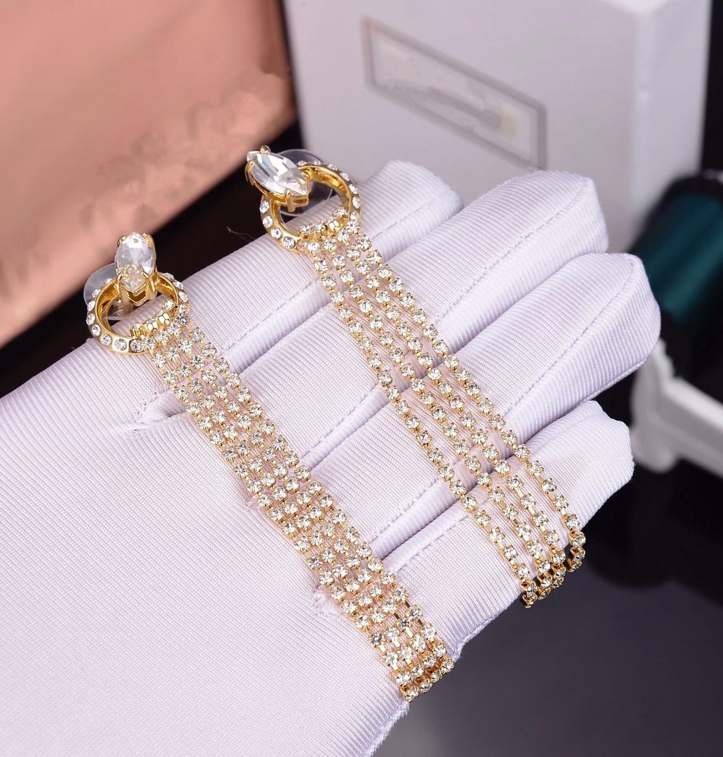 Hot Brand Stud Fashion Pearl Jewelry Gold Color Long Earrings Crystal Tassel Earrings Design
Hot Brand Stud Fashion Pearl Jewelry Gold Color Long Earrings Crystal Tassel Earrings Design