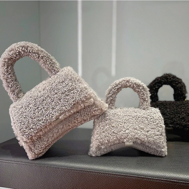 Lamb Wool Shoulder Bag Fashion Handbags Women Half Moon Crossbody Bags Winter Hairiness Totes Purse Flap Metal Hardware Letter Hasp Cell Phone Pocket Wallets, Pink
Lamb Wool Shoulder Bag Fashion Handbags Women Half Moon Crossbody Bags Winter Hairiness Totes Purse Flap Metal Hardware Letter Hasp Cell Phone Pocket Wallets, Pink