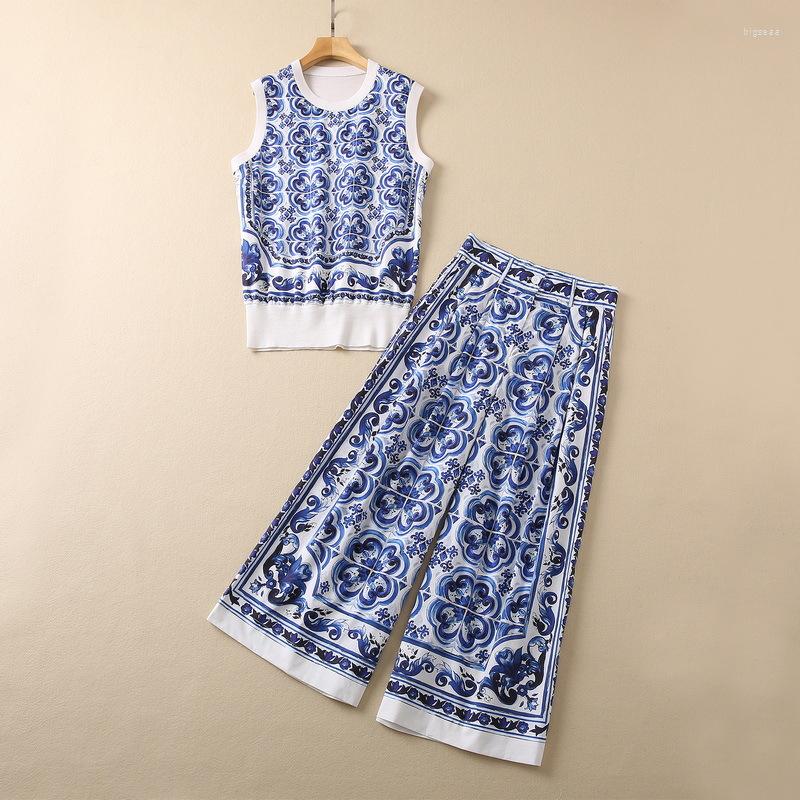 Women' Two Piece Pants European And American Women' Wear For Winter 2022 Knit Patchwork Silk Vest With Blue Print Wide-legged Fashion
Women' Two Piece Pants European And American Women' Wear For Winter 2022 Knit Patchwork Silk Vest With Blue Print Wide-legged Fashion