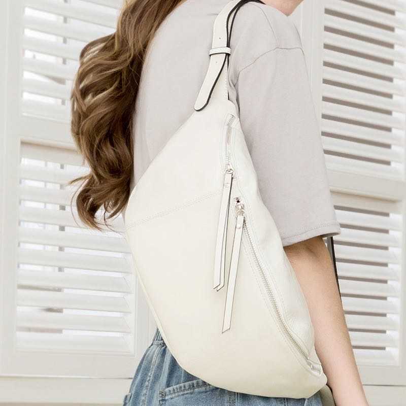 First layer cowhide Messenger bag Women's trendy waist shoulder underarm Shoulder simple casual chest 221101, White
First layer cowhide Messenger bag Women's trendy waist shoulder underarm Shoulder simple casual chest 221101, White