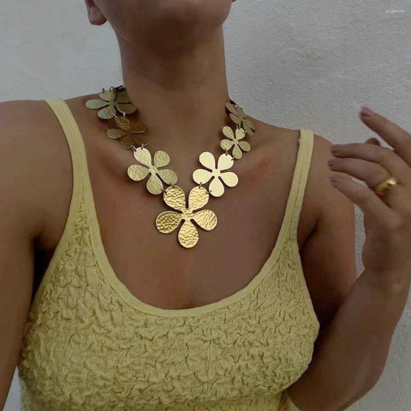 Choker 2022 Vintage Metal Gold Flower Link Exaggerated Necklace Women's Punk Jewelry
Choker 2022 Vintage Metal Gold Flower Link Exaggerated Necklace Women's Punk Jewelry