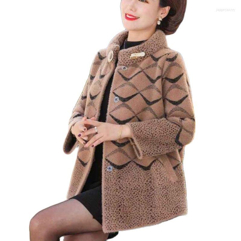 Women's Wool 2022 Autumn Winter Middle-Aged Mother Western Style Imitate Water Mink Velvet Coat Scarf Collar Pocket Loose Ladies Jacket, Red
Women's Wool 2022 Autumn Winter Middle-Aged Mother Western Style Imitate Water Mink Velvet Coat Scarf Collar Pocket Loose Ladies Jacket, Red