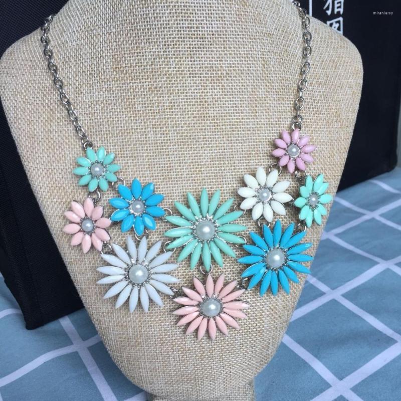 Choker Fashion Arrival Exaggerated Crystal Flower Camellia Short Woman Chokers Necklace
Choker Fashion Arrival Exaggerated Crystal Flower Camellia Short Woman Chokers Necklace