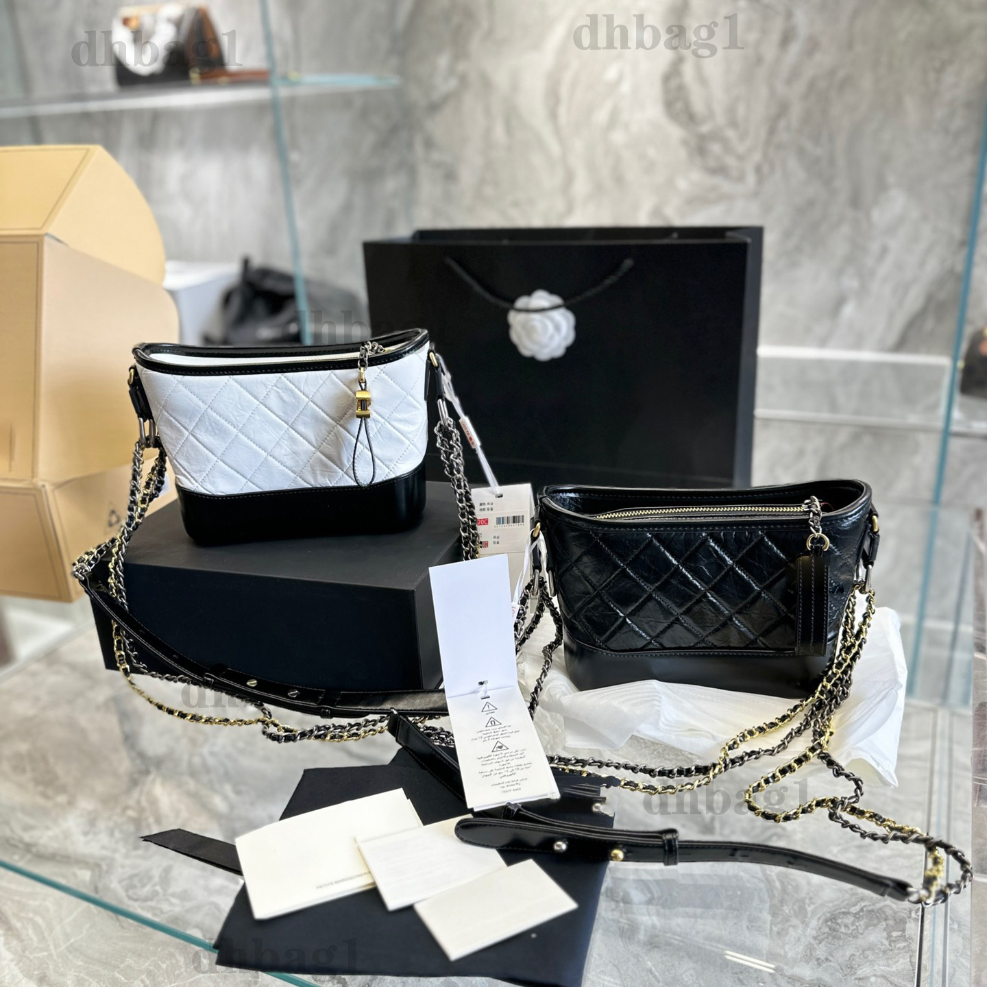 Classic Designer Small Stray Package Bag Black White Two-color Joint Original Hardware Genuine Leather Metal Chain Shoulder Crossbody Luxury Tote Handbag 20cm
Classic Designer Small Stray Package Bag Black White Two-color Joint Original Hardware Genuine Leather Metal Chain Shoulder Crossbody Luxury Tote Handbag 20cm