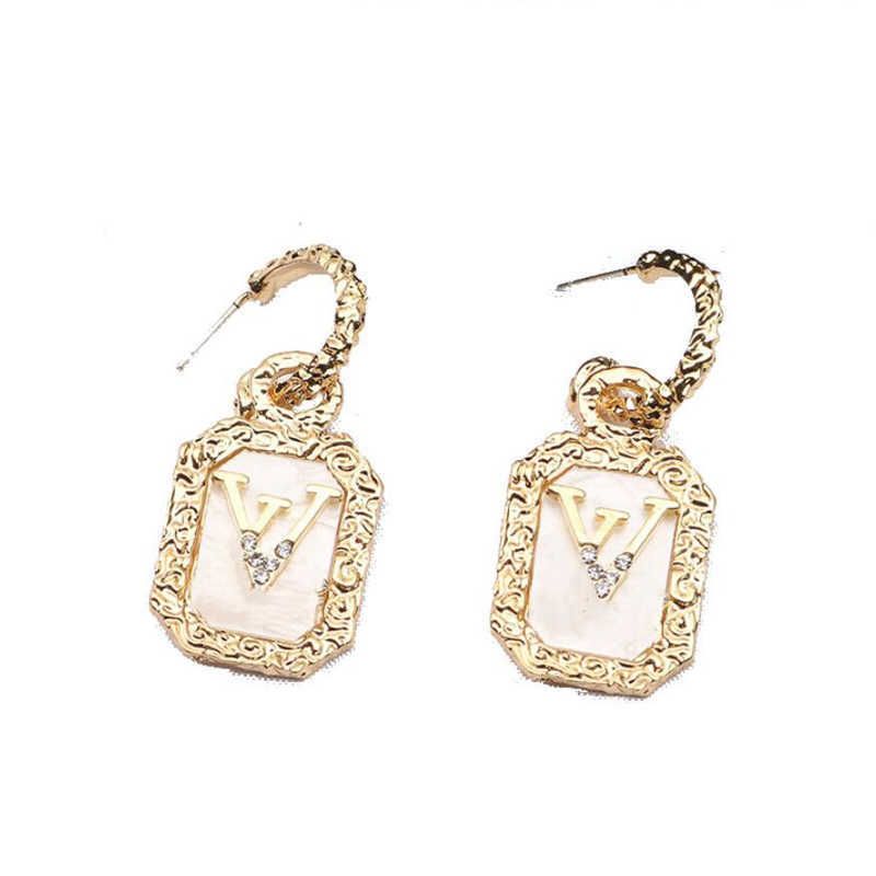 Stud Designer brand crystal earrings earring female letter elegant temperament simple charm female wedding jewelry accessories
Stud Designer brand crystal earrings earring female letter elegant temperament simple charm female wedding jewelry accessories