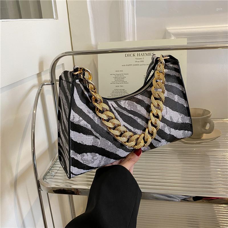 Evening Bags Casual Simple Chain Bag For Women Spring Fashion Baguette One Shoulder, Black
Evening Bags Casual Simple Chain Bag For Women Spring Fashion Baguette One Shoulder, Black