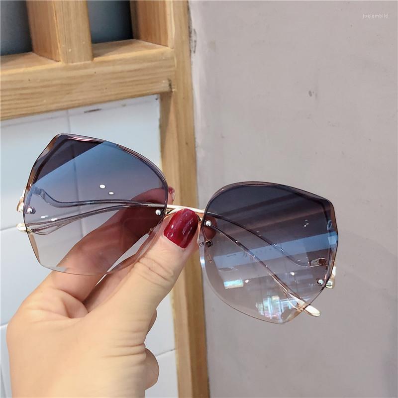 Sunglasses Luxury Lady Cat Eye Women Party Vintage Rimless Gradient Sun Glasses For Female
Sunglasses Luxury Lady Cat Eye Women Party Vintage Rimless Gradient Sun Glasses For Female