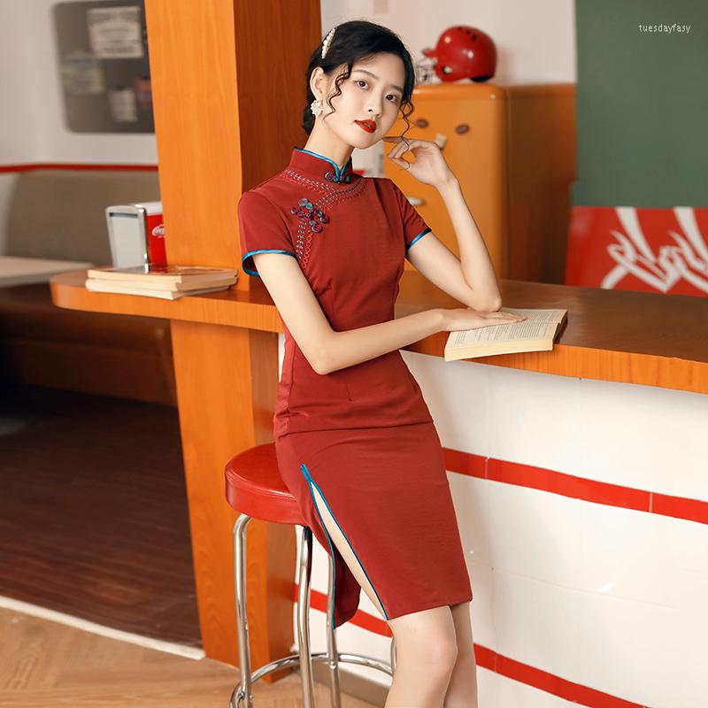 Ethnic Clothing Oriental Dress 3XL Red Qipao Evening Dresses Retro Cheongsam Traditional Chinese Style Garments Year Cheongsams China
Ethnic Clothing Oriental Dress 3XL Red Qipao Evening Dresses Retro Cheongsam Traditional Chinese Style Garments Year Cheongsams China