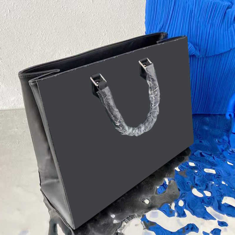 Totes Designers lou handbag crossbody Bags Men Briefcase tote bag High Quality Grand SAC Office Laptop handbags business travel Briefcases, 40*34*14cm
Totes Designers lou handbag crossbody Bags Men Briefcase tote bag High Quality Grand SAC Office Laptop handbags business travel Briefcases, 40*34*14cm