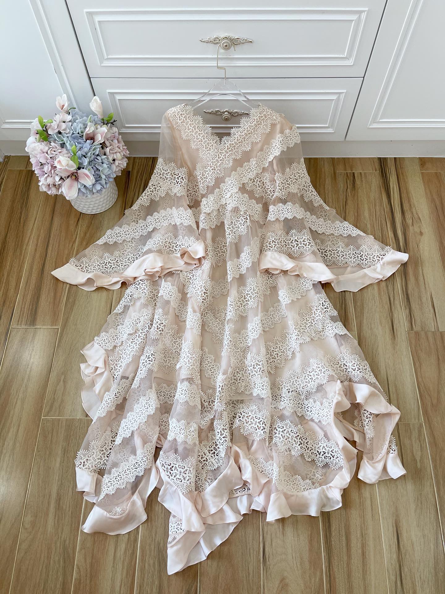 Runway Dresses Australian designer designed catwalk poster long sleeve V-neck vintage dress, Champagne
Runway Dresses Australian designer designed catwalk poster long sleeve V-neck vintage dress, Champagne