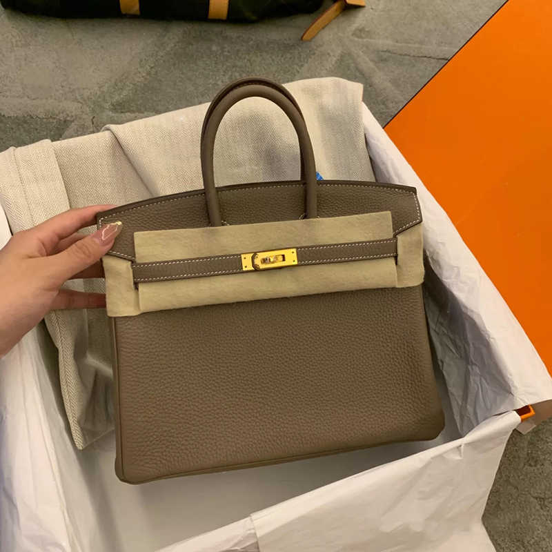 Designer bag Birkins Herme Handbags 2022 new first layer leather lychee pattern women fashion trend one shoulder portable large capacity, Black - 25cm top leather
Designer bag Birkins Herme Handbags 2022 new first layer leather lychee pattern women fashion trend one shoulder portable large capacity, Black - 25cm top leather