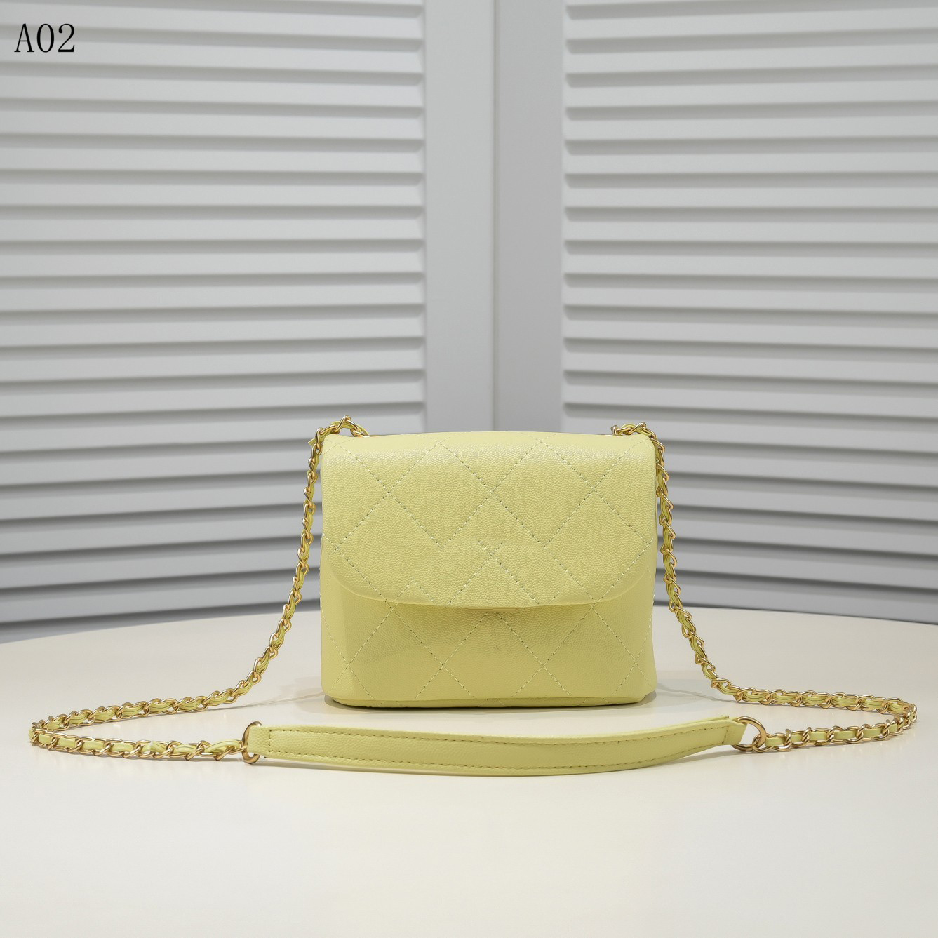Boutique Shoulder Bag Women's Luxury Designer Leather Crossbody Bags Fashion Hardware Chain Casual Mini Bag Size 17x14cm Box Invoice, Yellow
Boutique Shoulder Bag Women's Luxury Designer Leather Crossbody Bags Fashion Hardware Chain Casual Mini Bag Size 17x14cm Box Invoice, Yellow