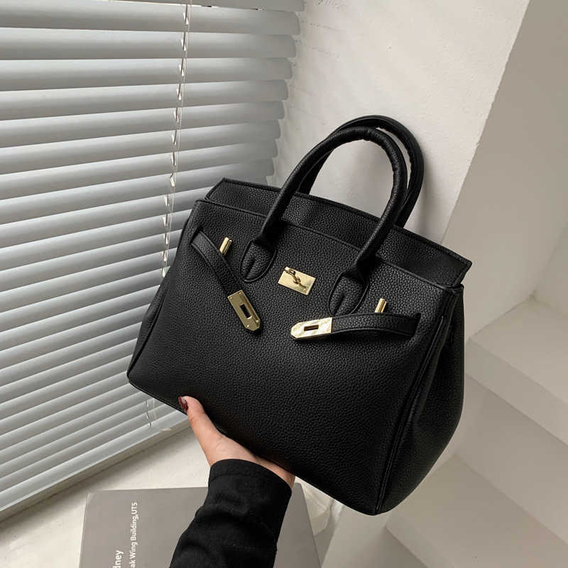 Evening Luxury Herme Bags Fashion Handbags Birkins 2022 autumn and summer silk scarf women litchi Single Shoulder Messenger lock hand, Black
Evening Luxury Herme Bags Fashion Handbags Birkins 2022 autumn and summer silk scarf women litchi Single Shoulder Messenger lock hand, Black