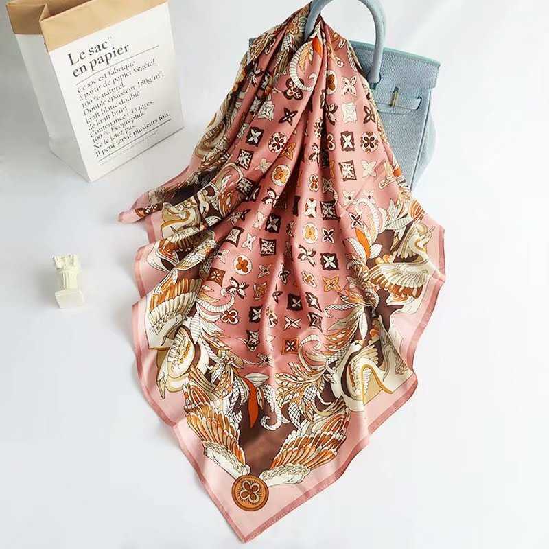 2022 Designer Old Flower Letters Print Silk Scarf Luxury Women Summer Sun Protection Long Shawl Scarfs Wrap Handbag Scarves High
2022 Designer Old Flower Letters Print Silk Scarf Luxury Women Summer Sun Protection Long Shawl Scarfs Wrap Handbag Scarves High