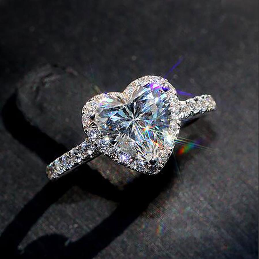 Women's Iced Out heart diamond Ring Square diamond Ring Micro Pave Mossinaante 925 Silver Hip hop Adjustable Ring One Size222J
Women's Iced Out heart diamond Ring Square diamond Ring Micro Pave Mossinaante 925 Silver Hip hop Adjustable Ring One Size222J