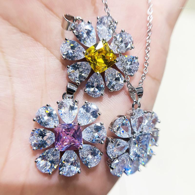 Chains Independent Design Flower Pastoral Style Crystal Yellow Diamond Pink Necklace Pendant Ladies Banquet Silver Jewelry
Chains Independent Design Flower Pastoral Style Crystal Yellow Diamond Pink Necklace Pendant Ladies Banquet Silver Jewelry