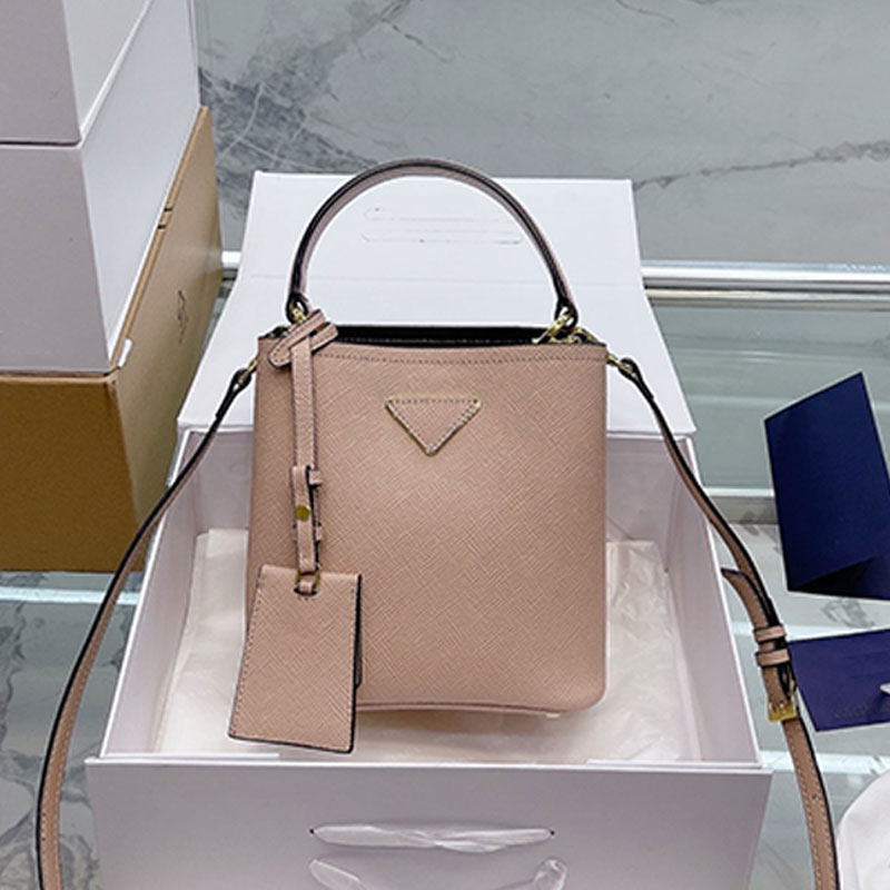 Bucket Bag Cross Pattern Cowhide Leather Totes Women Handbag Metal Triangle Crossbody Bags Removable Shoulder Strap Multipurpose Purse Name Tag
Bucket Bag Cross Pattern Cowhide Leather Totes Women Handbag Metal Triangle Crossbody Bags Removable Shoulder Strap Multipurpose Purse Name Tag