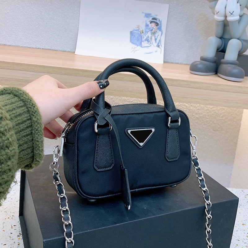 New Pillow Bag Designer Shoulder Crossbody handbags Fashion Handle Handbag Luxury Brand Purse Classic Plain Messenger Handbag, Black
New Pillow Bag Designer Shoulder Crossbody handbags Fashion Handle Handbag Luxury Brand Purse Classic Plain Messenger Handbag, Black