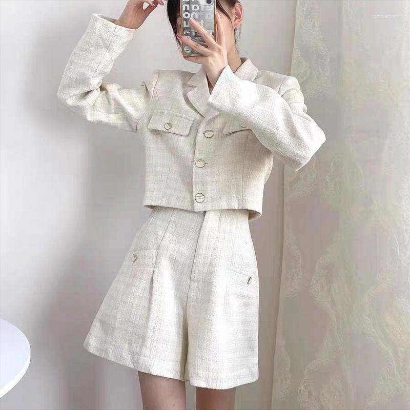 Women' Tracksuits Office Lady Elegant Solid Tweed Shorts Set Vintage Lapel Long Sleeve Autumn Coats And Casual High Waist Loose For Women
Women' Tracksuits Office Lady Elegant Solid Tweed Shorts Set Vintage Lapel Long Sleeve Autumn Coats And Casual High Waist Loose For Women