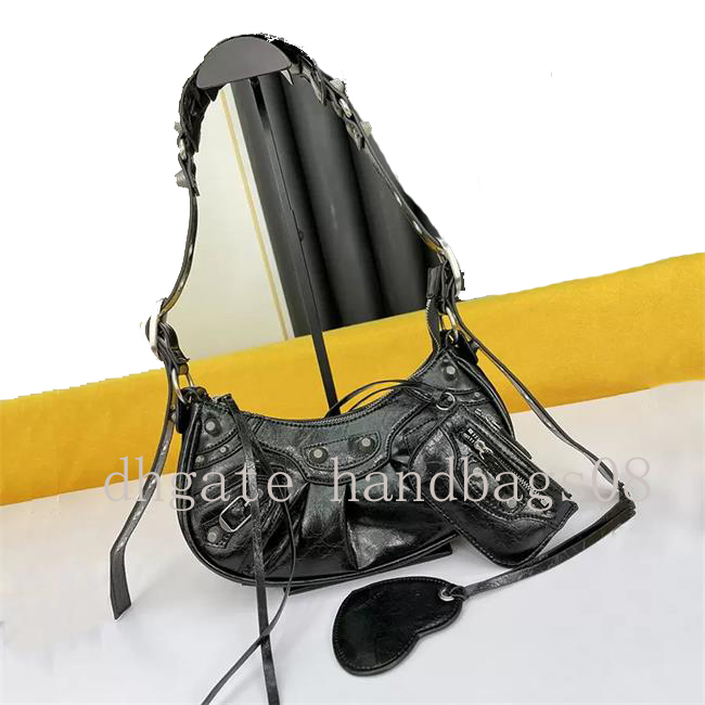 26cm Quality 2022 Women lady Le Cagole Motorcycle shoulder Bags luxury Designers Genuine leather crossbody clutch wallet purse Pochette Retro Vintage 749945081, White
26cm Quality 2022 Women lady Le Cagole Motorcycle shoulder Bags luxury Designers Genuine leather crossbody clutch wallet purse Pochette Retro Vintage 749945081, White
