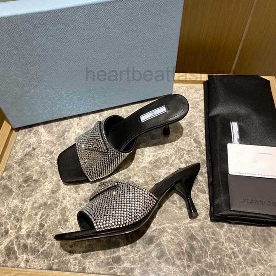 2022 Woman Slippers heel shoe Sandals Beach Slide Quality shiny with diamonds Slipper Fashion Special shaped heel Scuffs Casual shoes For, #2
2022 Woman Slippers heel shoe Sandals Beach Slide Quality shiny with diamonds Slipper Fashion Special shaped heel Scuffs Casual shoes For, #2