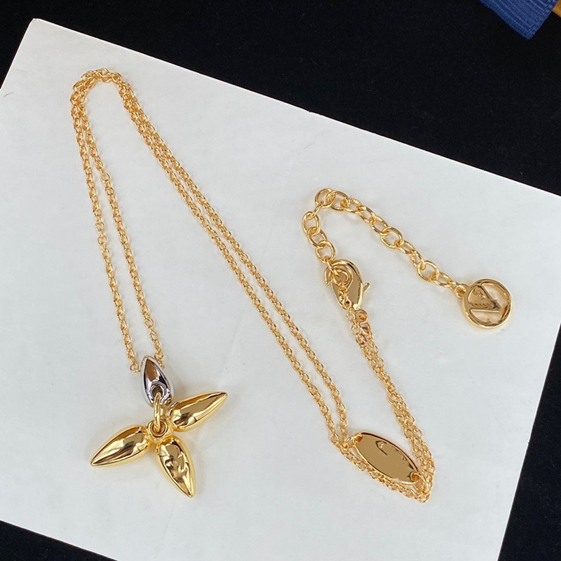 Top Stainless Steel Luxury Pendant Necklaces Flower Stamp 18K Gold Simple Love Necklace Classic Style Women Designer Jewelry With BOX
Top Stainless Steel Luxury Pendant Necklaces Flower Stamp 18K Gold Simple Love Necklace Classic Style Women Designer Jewelry With BOX