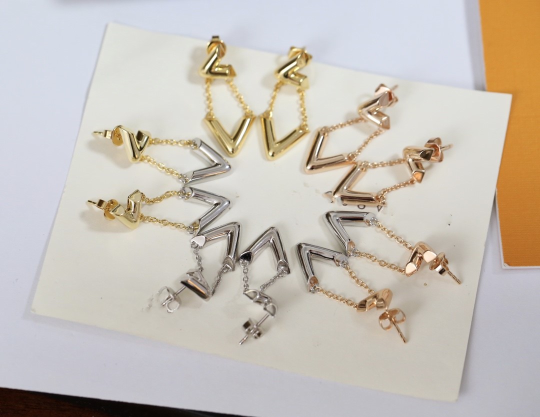 Not Faded Dangle Earrings Classic Design Women Mens Hip Hop V Letter Stud Earings Rock Punk Round Wedding Gift Wholesale With Box
Not Faded Dangle Earrings Classic Design Women Mens Hip Hop V Letter Stud Earings Rock Punk Round Wedding Gift Wholesale With Box