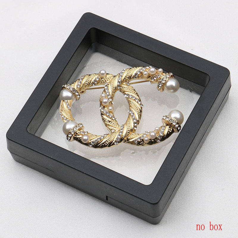 18K Gold Plated Brooches Womens Designer Brand Double Letter Brooche Luxury Geometric Inlay Crystal Rhinestone Pearl Sweater Suit Collar Pin Christmas Gifts
18K Gold Plated Brooches Womens Designer Brand Double Letter Brooche Luxury Geometric Inlay Crystal Rhinestone Pearl Sweater Suit Collar Pin Christmas Gifts