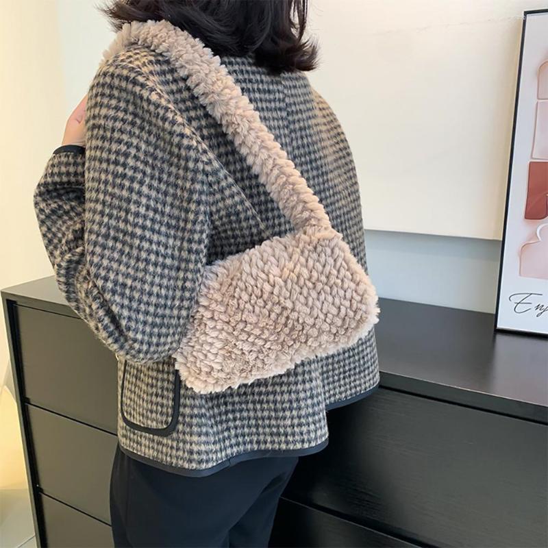 Evening Bags Fashion Women Underarm Handbags Solid Color Heart Plush Top-handle Casual Zipper Simple For Ladies, Style 2
Evening Bags Fashion Women Underarm Handbags Solid Color Heart Plush Top-handle Casual Zipper Simple For Ladies, Style 2