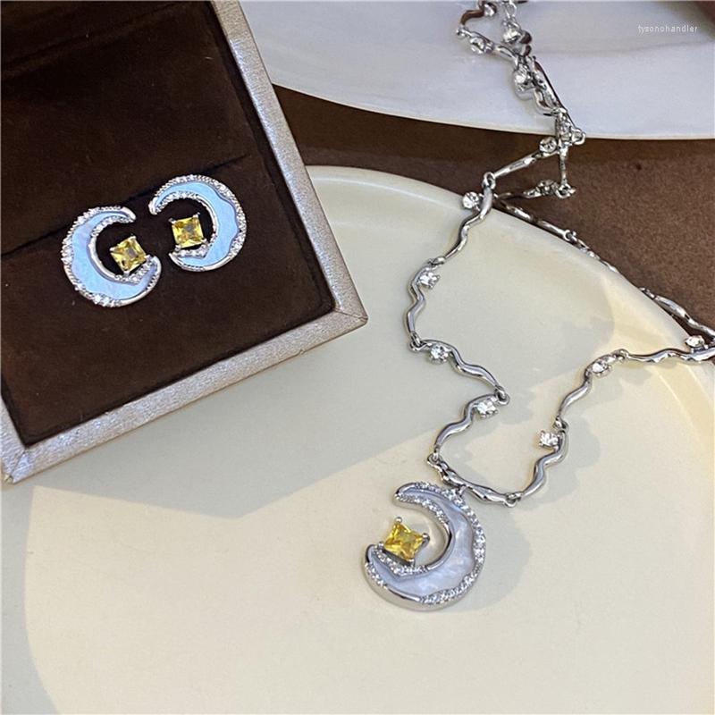 Choker SRCOI Vintage Zircon Inlaid Stars And Moon Necklace For Women Friendship Jewelry Celestial Clavicle Chain Necklaces
Choker SRCOI Vintage Zircon Inlaid Stars And Moon Necklace For Women Friendship Jewelry Celestial Clavicle Chain Necklaces