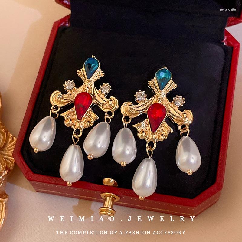 Chains Retro Chinese Style Pearl Tassel Earrings French Diamond Water Drop Ear Studs Exaggerated Metal Light Luxury For Women
Chains Retro Chinese Style Pearl Tassel Earrings French Diamond Water Drop Ear Studs Exaggerated Metal Light Luxury For Women