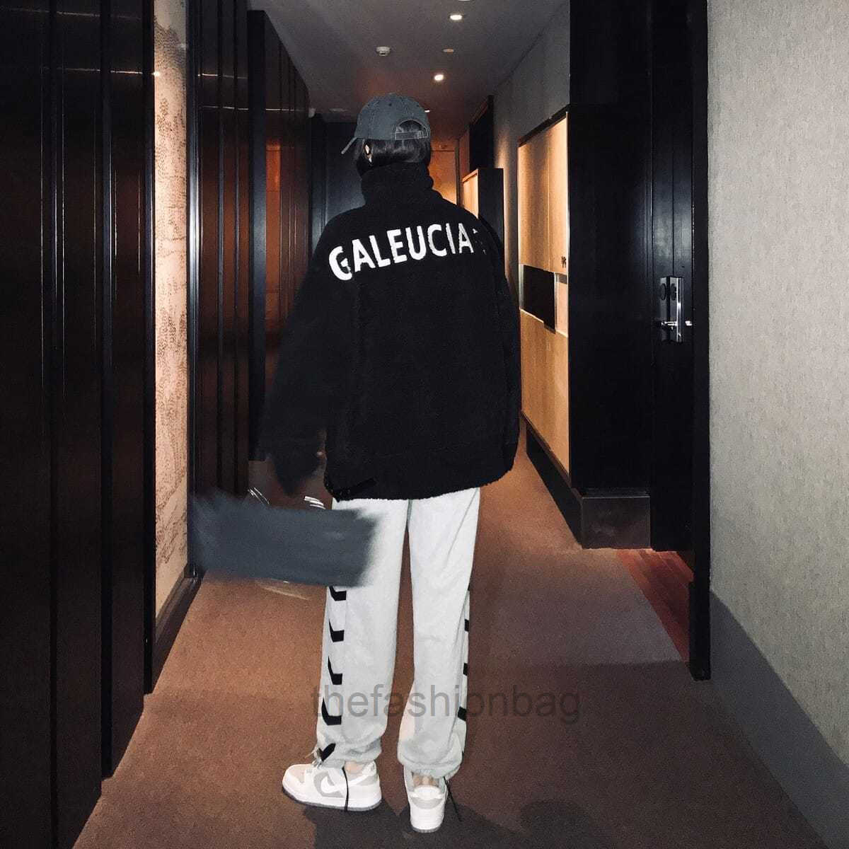 LuxuryWeb celebrity winter fashion Faux Fur Outerwear new thick warm black and white letter cotton coat for women
LuxuryWeb celebrity winter fashion Faux Fur Outerwear new thick warm black and white letter cotton coat for women