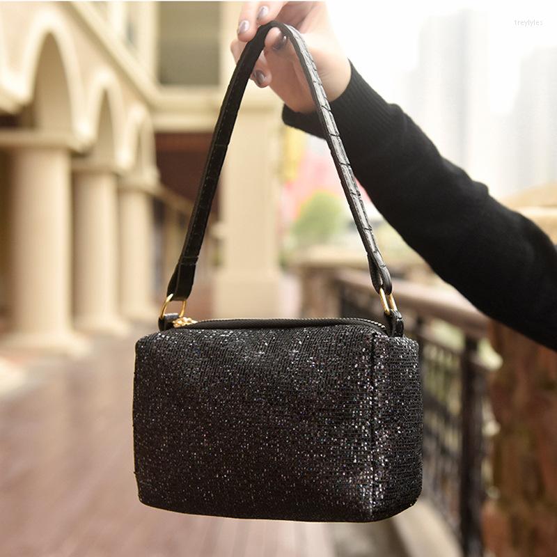 Evening Bags Fashion 2022 Women Underarm Bag Frosted Sequins Design Shiny Shoulder Messenger Chic PU Leather Handbag Small Square, Gold
Evening Bags Fashion 2022 Women Underarm Bag Frosted Sequins Design Shiny Shoulder Messenger Chic PU Leather Handbag Small Square, Gold