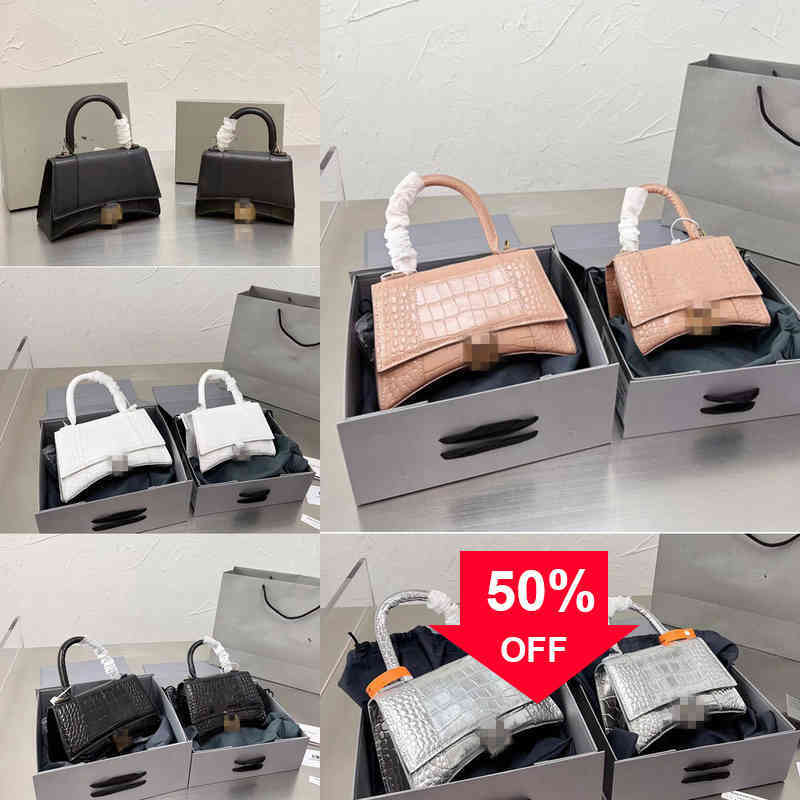 Balencige Luxury Bags for Women New High-value Leather Hourglass Handbag Shoulder Bag High Sense Star Same Bag ITPI, Plain black gold hardware
Balencige Luxury Bags for Women New High-value Leather Hourglass Handbag Shoulder Bag High Sense Star Same Bag ITPI, Plain black gold hardware