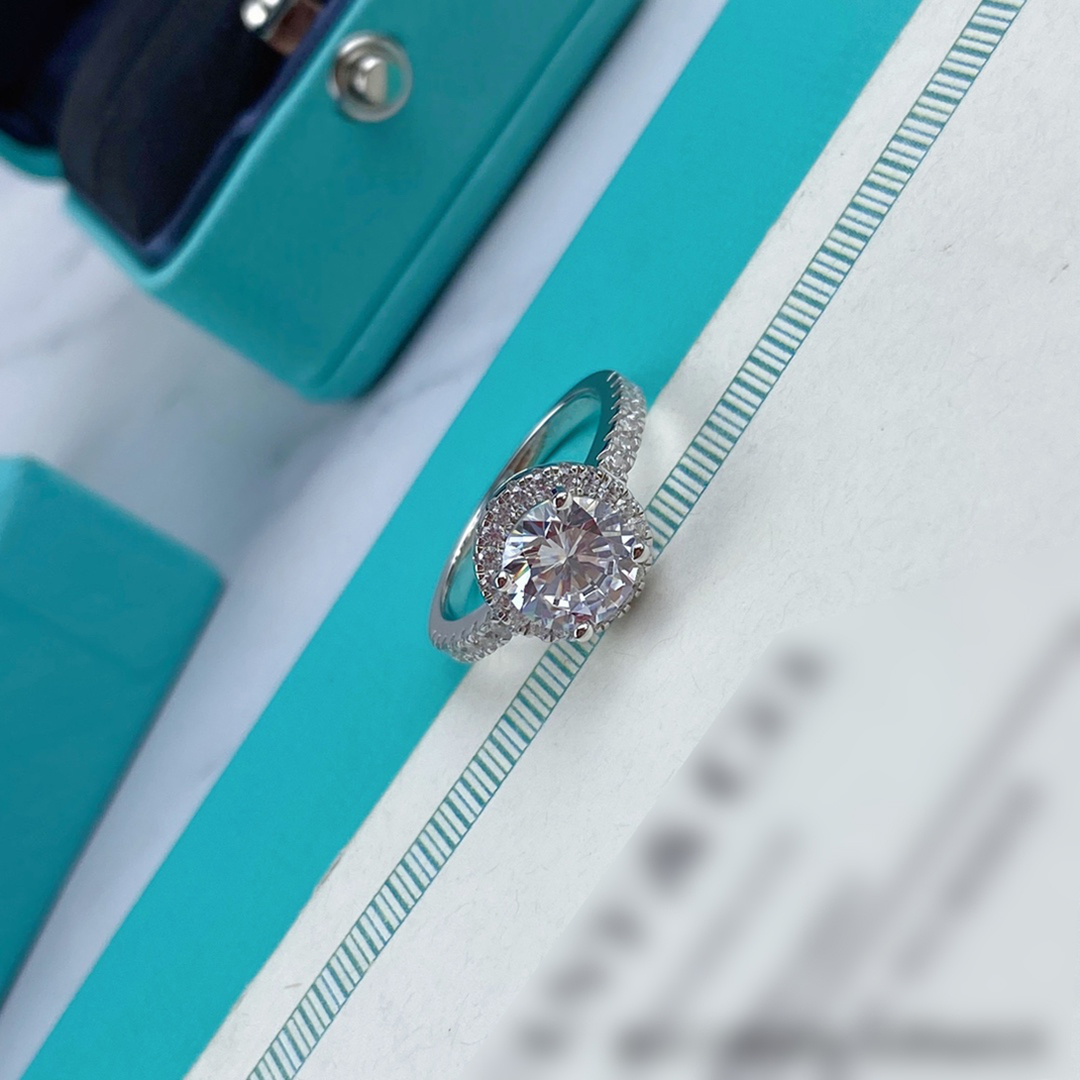 luxurys fashion designers ring diamond ring classic versatile essential gift for men and women Sterling Silver Plated Simple style good
luxurys fashion designers ring diamond ring classic versatile essential gift for men and women Sterling Silver Plated Simple style good