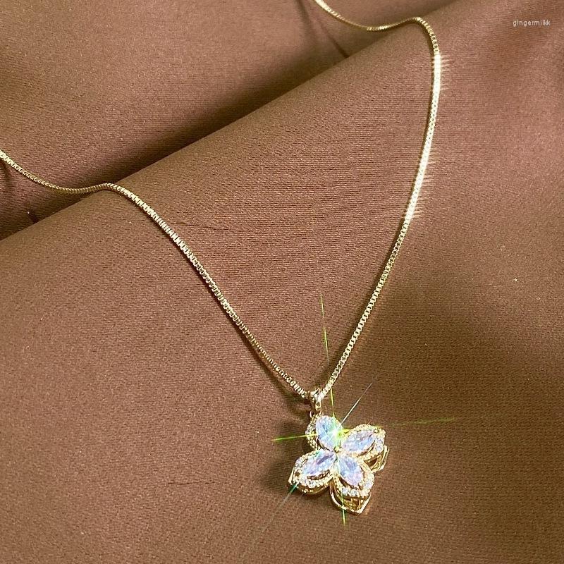 Choker 2022 Rotatable Four Petals Flower Inlaid Zircon Pendant Necklace Woman Personality Fashion Shiny Wedding Jewelry
Choker 2022 Rotatable Four Petals Flower Inlaid Zircon Pendant Necklace Woman Personality Fashion Shiny Wedding Jewelry