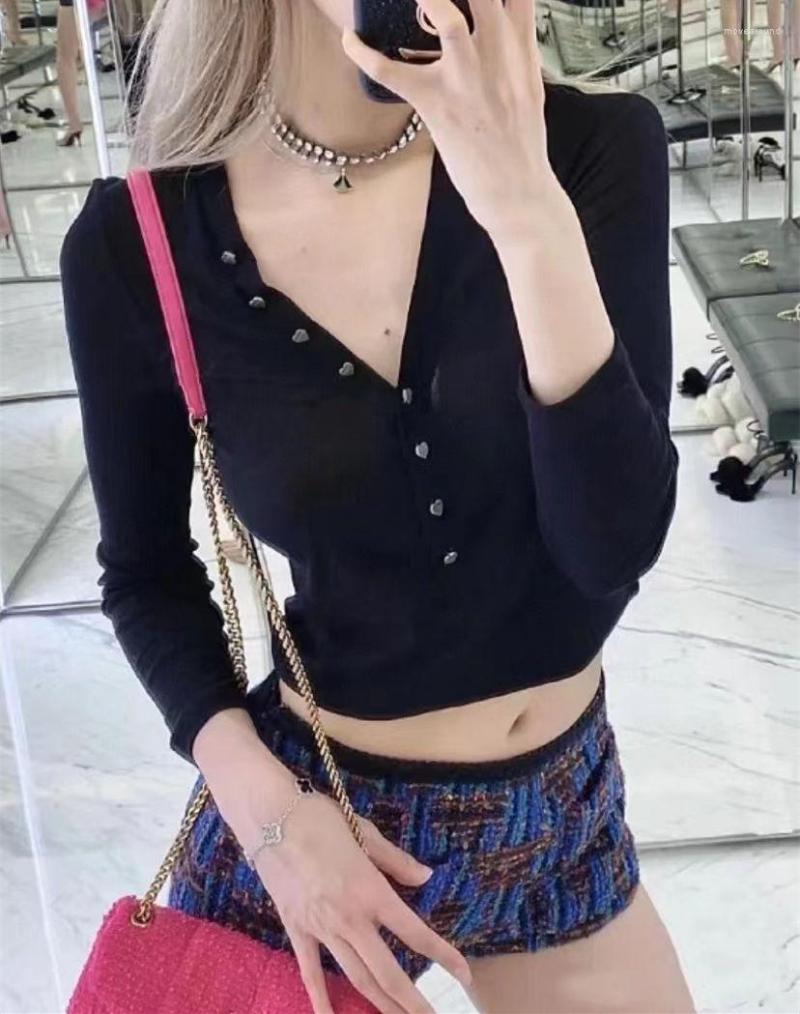 Women' Sweaters High Quality Sexy Black Top Love Logo Button 22 Fashion Classic Luxury Designer Women Knit Clothes Sweater Coat Slim Design
Women' Sweaters High Quality Sexy Black Top Love Logo Button 22 Fashion Classic Luxury Designer Women Knit Clothes Sweater Coat Slim Design