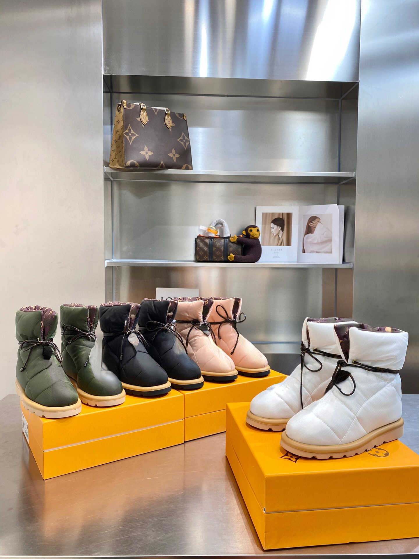 Brand Casual Shoes Cotton Women's High Top 2022 Winter New Thickened Snow Boots Women's Round Head Warm Keeping, White
Brand Casual Shoes Cotton Women's High Top 2022 Winter New Thickened Snow Boots Women's Round Head Warm Keeping, White